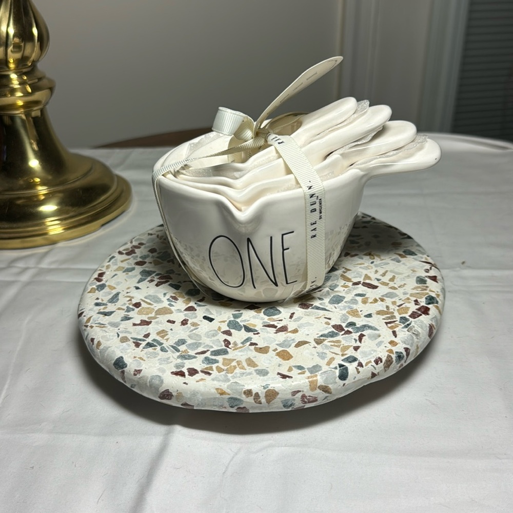 Rae Dunn measuring cups with handle